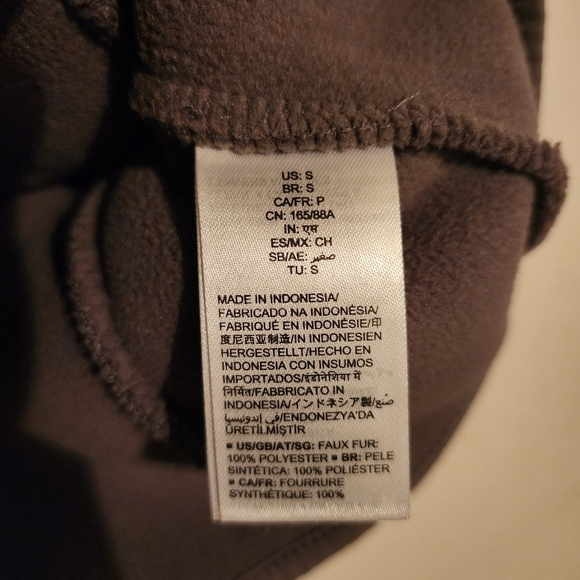 FLASH SALE 🔥 Amazon Essentials Gray Full Zip Fuzzy Vest Size S - Picture 5 of 10